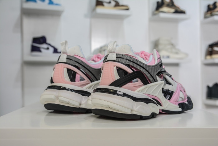 Ba*len*cia*ga track trainer