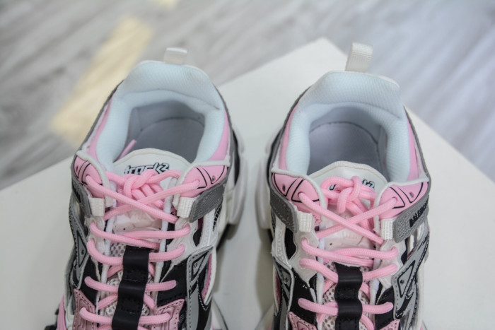 Ba*len*cia*ga track trainer