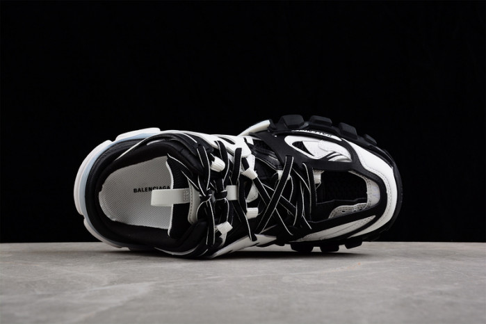 Ba*len*cia*ga track trainer  btt-024