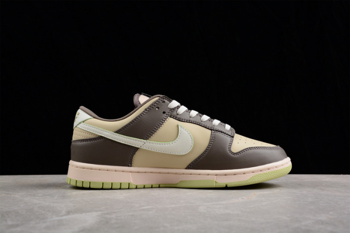 nike  sb dunk low "khaki" fb4960-210