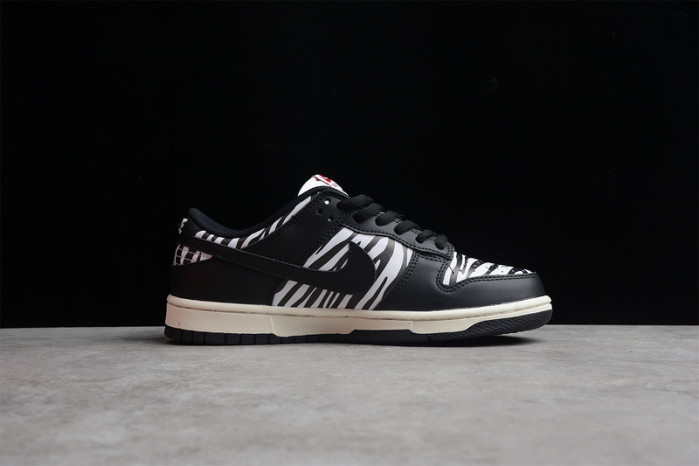 nike sb dunk low og qs quartersnacks zebra dm3510-001