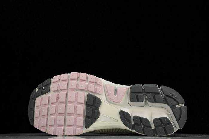 nike air zoom vomero 5   fn3695-001