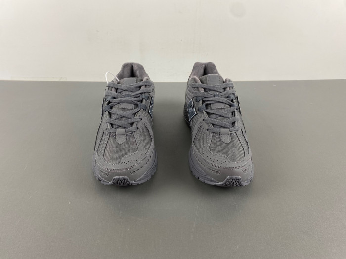 A.*SIC*S G*EL M1906RU