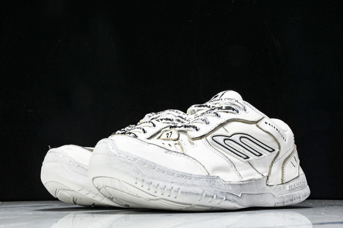Balenciaga Hamptons Worn-Out WCURS9000