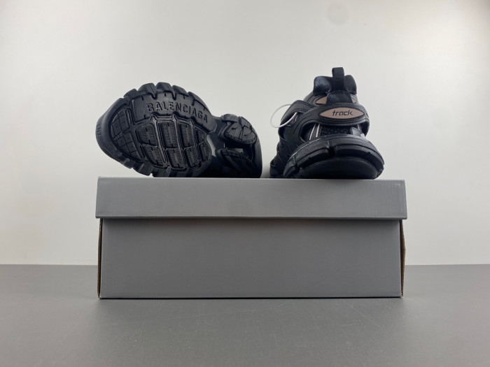 Ba*len*cia*ga track runner btt-206