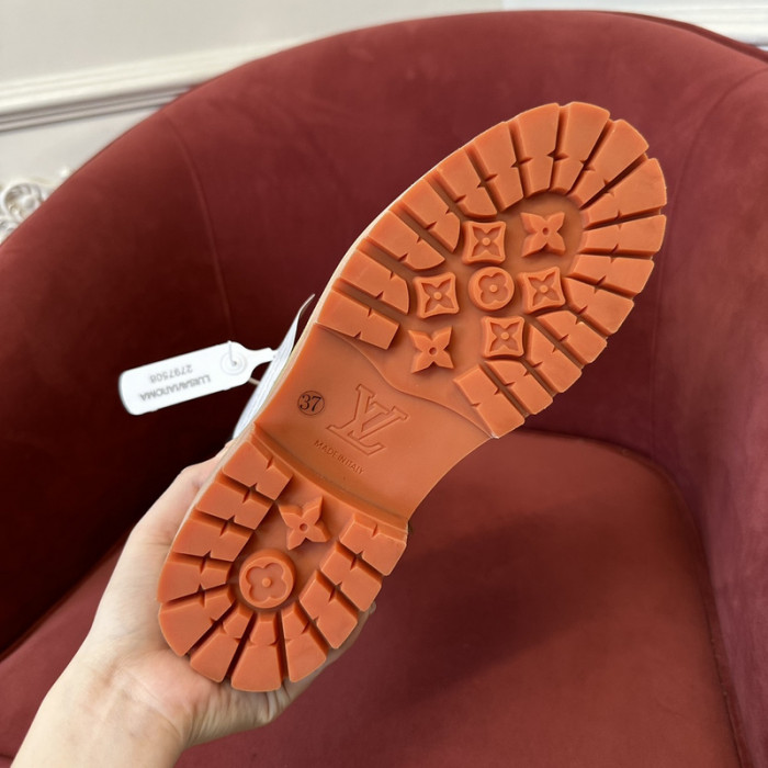 L**V**T* BOOTS LVTBS-028