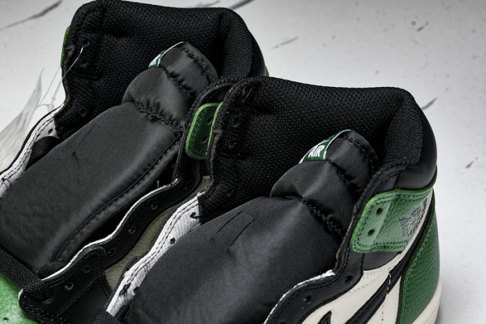 Air Jordan 1 Pine Green 555088-302