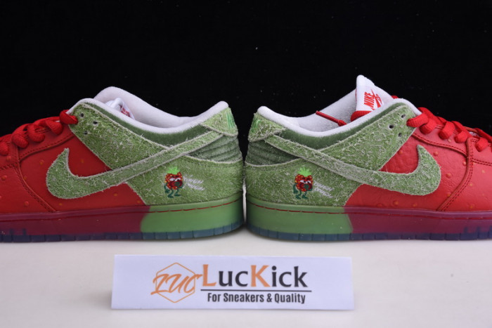nike dunk low sb "strawberry cough" cw7093-601