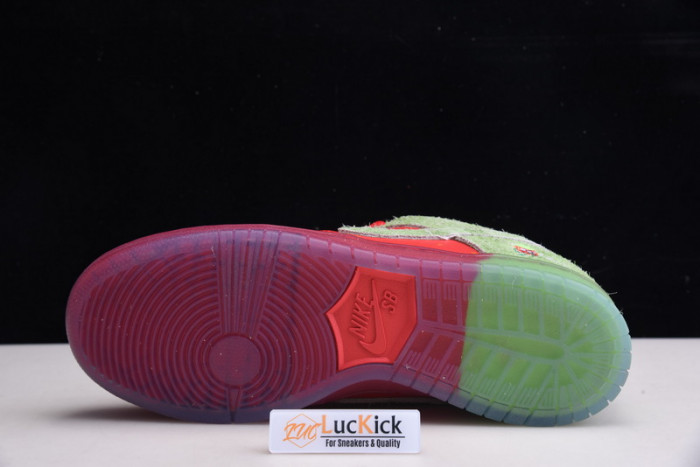 nike dunk low sb "strawberry cough" cw7093-601