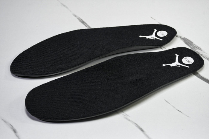 Air Jordan 4 Retro “White Thunder” FQ8138-001