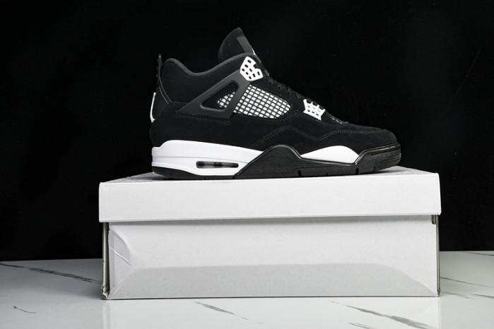 Air Jordan 4 Retro “White Thunder” FQ8138-001