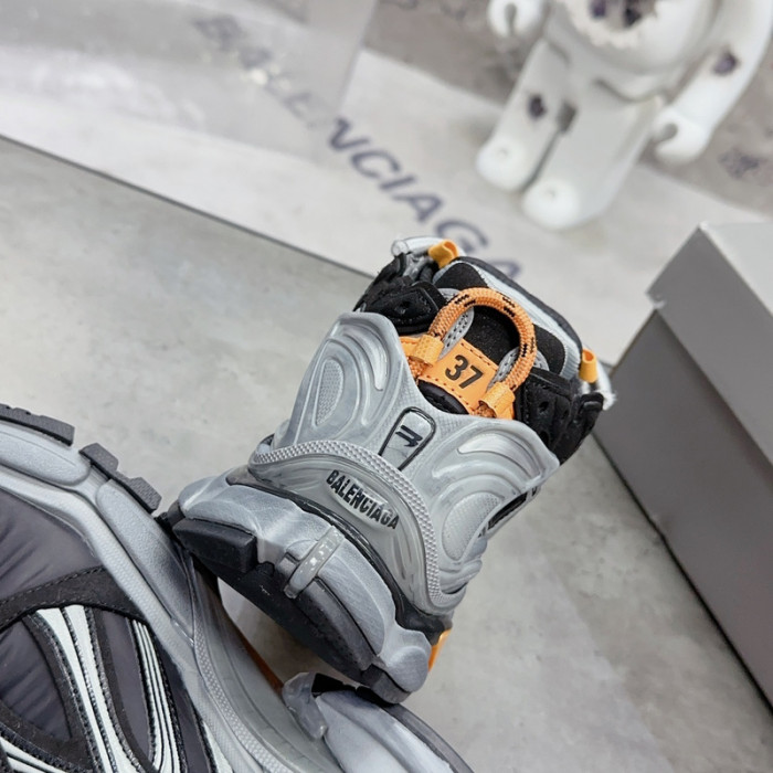 Ba*len*cia*ga track runner btt-196