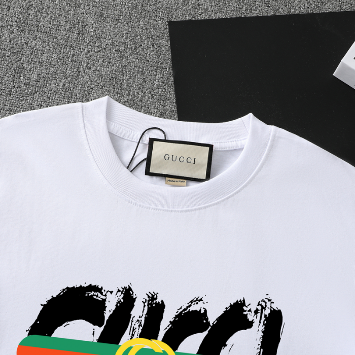 G*UCCI CLOTHES GICS-016