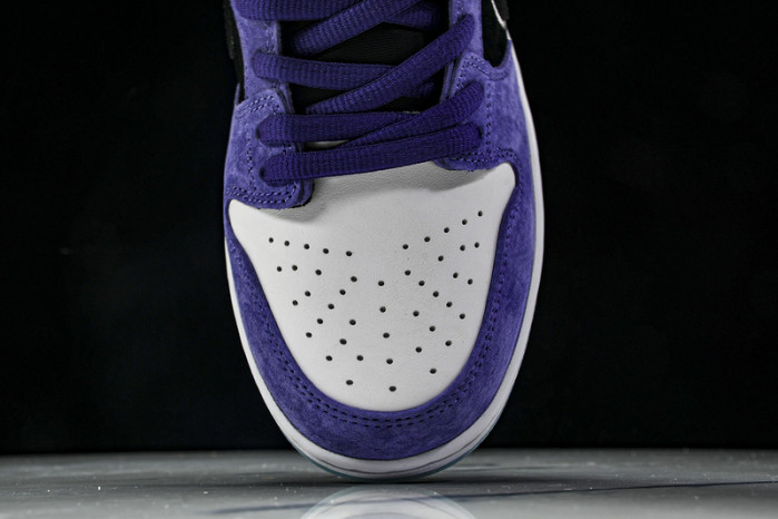 Hayley Wilson x Nike SB Dunk Low "Court Purple" HJ0613-500