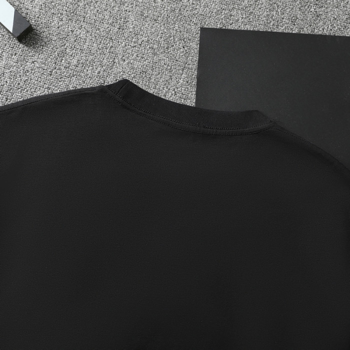 G*UCCI CLOTHES GICS-018