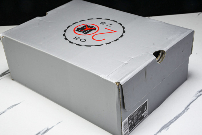 UNDEFEATED x Air Jordan 4 OG IB1519-200