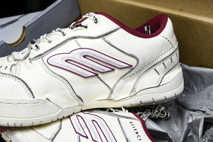 Balenciaga Hamptons Worn-Out WCURB9960