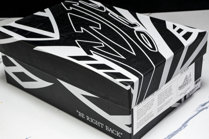 C/O​ SNEAKERS CO-030