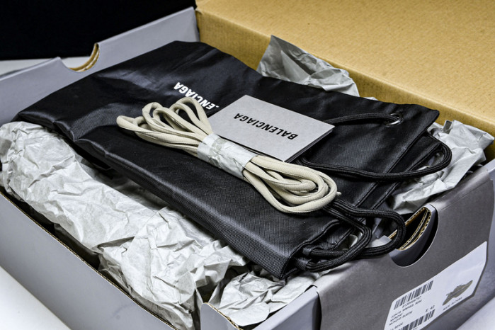 B*al*enciaga Monday Sneaker 825418WMNSS-9090