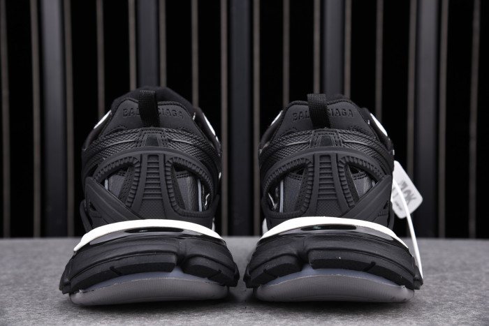 Ba*len*cia*ga track trainer