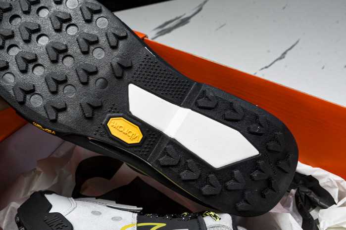 Sacai x Nike Zegamadome HQ8618-003