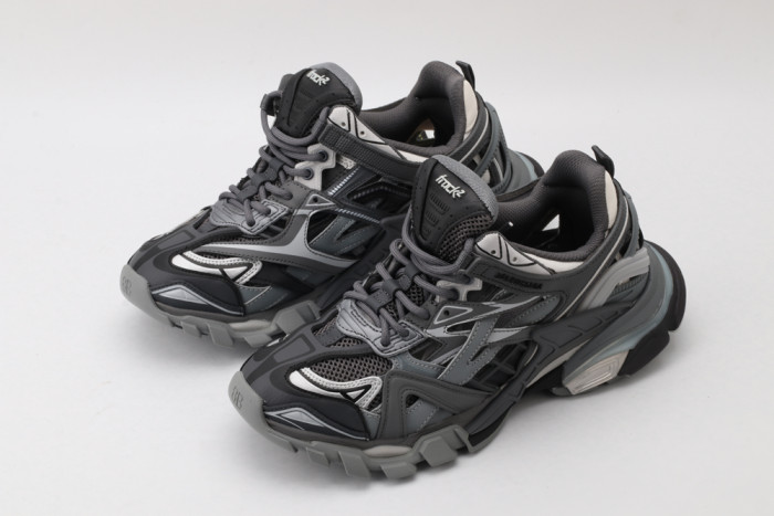 Ba*len*cia*ga track trainer