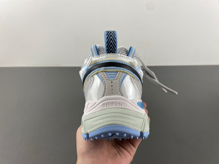 C/O​ SNEAKERS COS-012