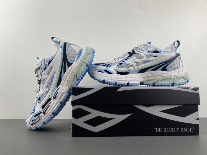 C/O​ SNEAKERS COS-012