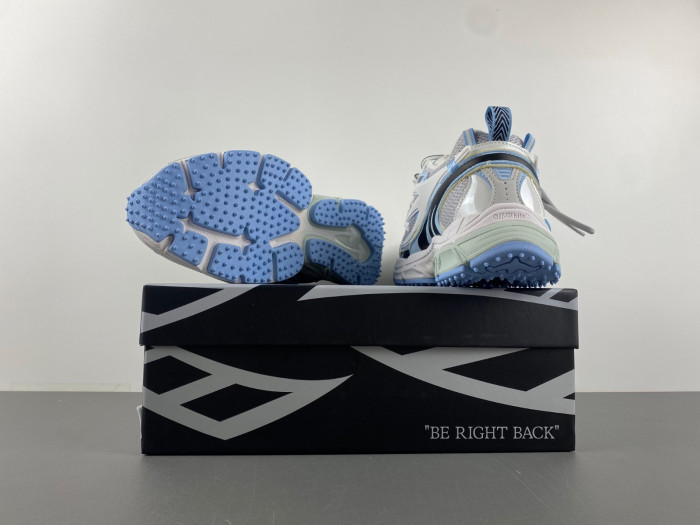 C/O​ SNEAKERS COS-012