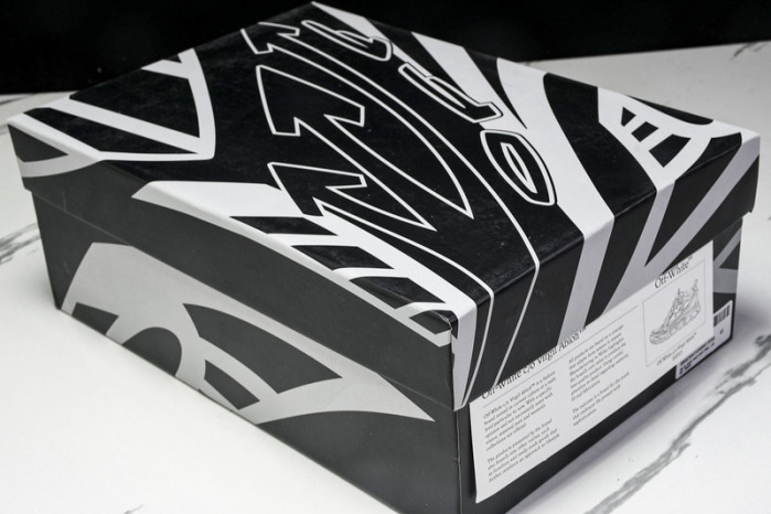 C/O​ SNEAKERS CO-014