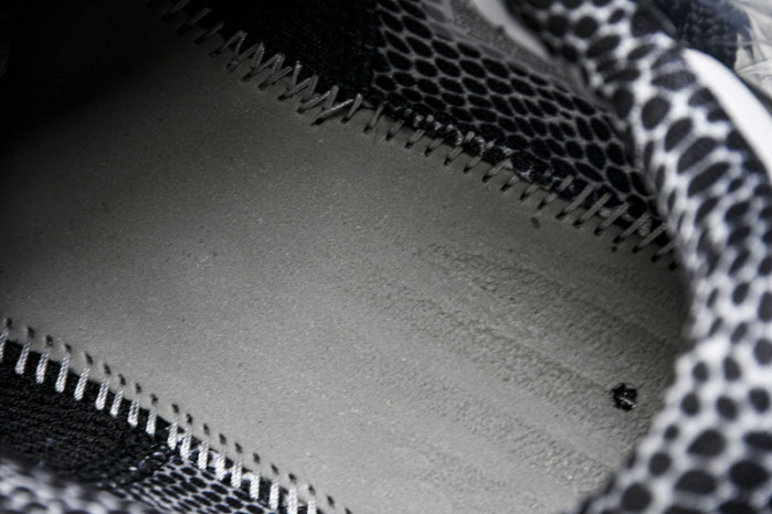 Nike Kobe 7 VI WHITE AND BLACK BLANC ET NOIR CW2190-002