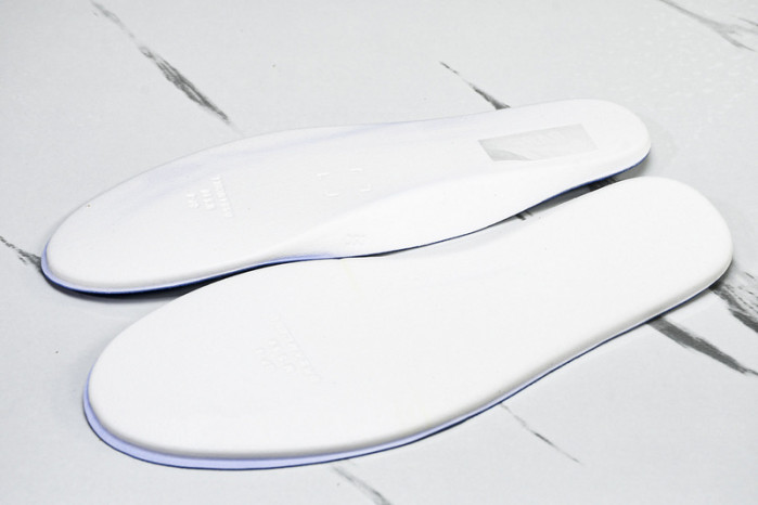 Air Jordan 1 High OG Rare Air “Cinnabar” DB4612-100