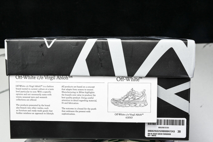 C/O​ SNEAKERS CO-023