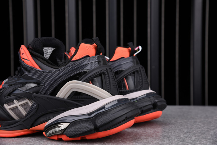 Ba*len*cia*ga track trainer