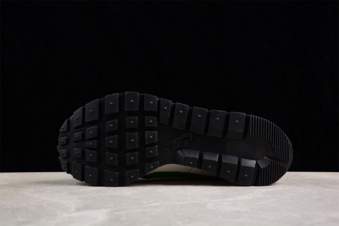 sacai x vaporwaffle   dd1875-105