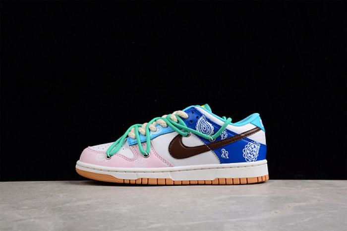 nk dunk low se "free .99"  cz2496-100