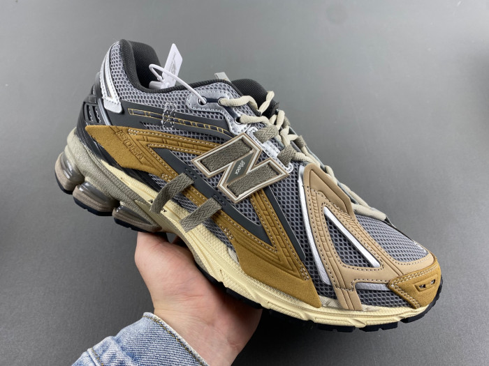 A.*SIC*S G*EL U1906AA